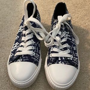 NY Yankees Converse